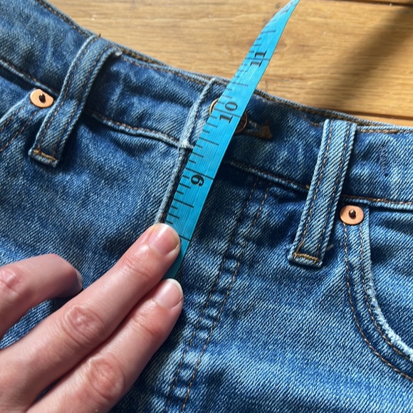 Madewell High Rise Denim Shorts, Size 26 - Picture 7 of 9
